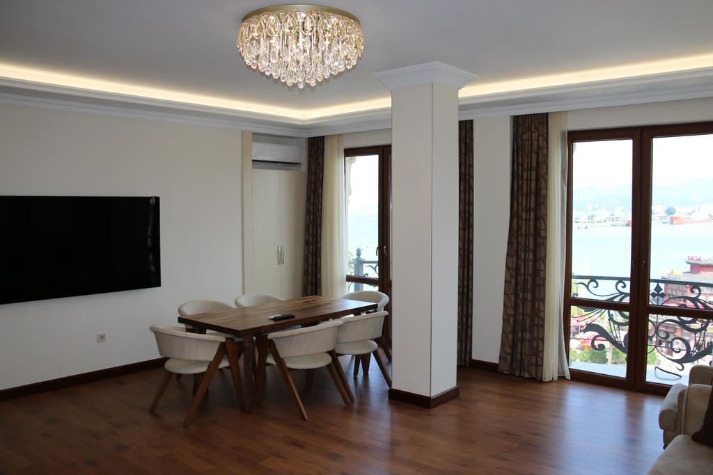 Odisea Apart Hotel Батуми Экстерьер фото
