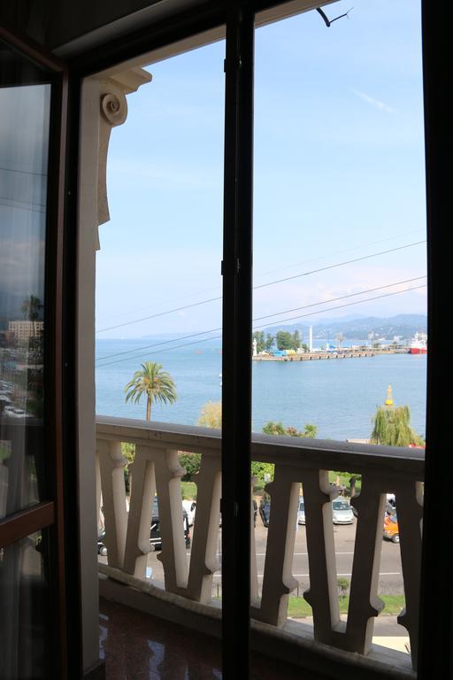 Odisea Apart Hotel Батуми Экстерьер фото