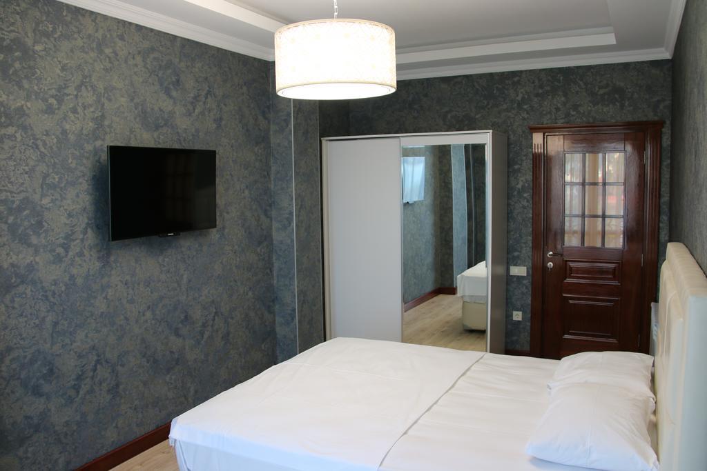 Odisea Apart Hotel Батуми Экстерьер фото