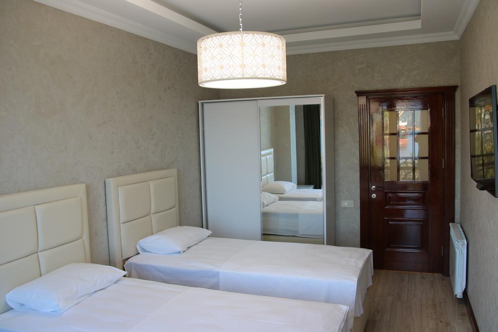 Odisea Apart Hotel Батуми Экстерьер фото