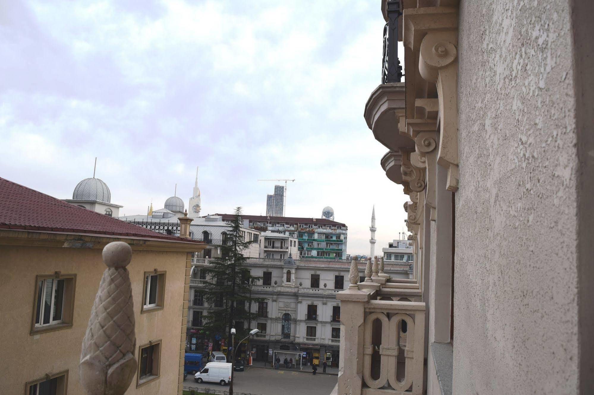 Odisea Apart Hotel Батуми Экстерьер фото
