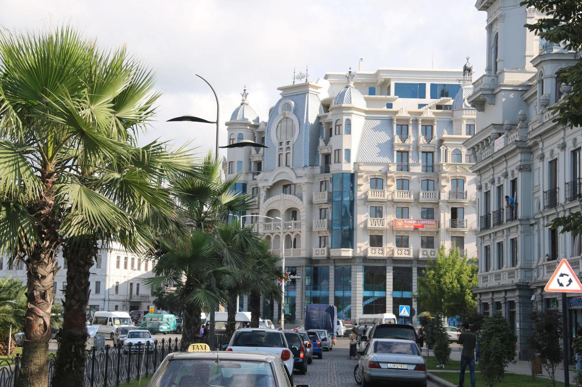 Odisea Apart Hotel Батуми Экстерьер фото